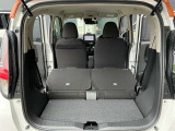 リヤシートを全て倒せばさらに荷物が積めますよ。