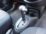 無段変速が魅力のCVT車です♪発進から加速までアクセルを一定にして走ることで滑らかに走ります♪車内も静かで振動もごくわずか!CVT車もATの一種なので、もちろんAT限定免許で運転OKです◎
