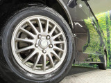 【15インチアルミホイール】外観にマッチしたアルミホイールを装着しております。各種アルミホイールや、スタッドレスタイヤも取扱いしております。是非ご相談ください♪