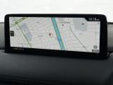 マツダコネクトの10.25インチワイドセンターディスプレイです。『Android Auto』『Apple CarPlay』や独自のコネクテッドサービスに対応したインターフェイスシステムです。