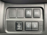 運転席のハンドル右奥側にまとめられたスイッチ群。一目で分かりやすく操作しやすいです。