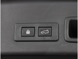 パワーリヤゲートを搭載しておりますので、ワンタッチでリヤゲートの開閉が楽々!