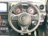【純正革巻きステアリング】上質な革を使用することで、手にしっかり馴染みとても運転しやすいハンドルです♪