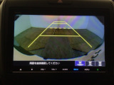 【バックカメラ】運転が苦手な方も車庫入れラクラクです!ギアをリバースに入れれば自動的に切り換わりますので、面倒な操作は不要です♪狭い駐車場もお車を傷つけず安心ですね!