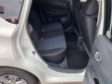 コンパクトな車ですが、後席も充分なスペースを確保しています。足元空間も広くリラックスしてドライブが楽しめます。