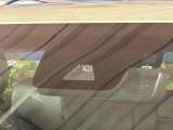 【トヨタセーフティセンス】走行中に前方の車両等を認識し、衝突しそうな時は警報とブレーキで衝突回避と被害軽減をアシスト。より安全にドライブをお楽しみいただけます。