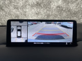 狭い場所での駐車やすれ違いなどでより的確な運転操作に役立つ360&deg;ビューモニターが装備されています。