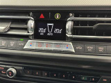 左右独立温度コントロールフルオートエアコンです。運転席、助手席それぞれで独立して温度設定ができます。冷え性の方が乗っても安心ですね♪