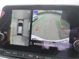 周囲の状況が分かるアラウンドビューモニター搭載。苦手な縦列駐車もこれがあれば安心ですね。