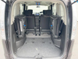後席を格納すると、これだけの広さが!シーンに合わせたシートアレンジで、大きな荷物も積むことが出来ます♪