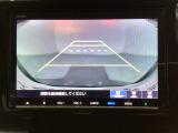 バックでの車庫入れも安心です! リアカメラが付いているバックモニター付のナビを装備しております。操作線もついており距離感も画面から確認できます。