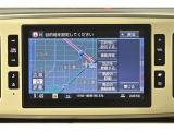 純正ナビを装備。タッチパネル式で使いやすく、お出かけもラクラクです。
