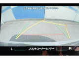 バックギアに入れるとバックカメラの映像がナビに映ります。障害物までの距離もわかりやすいです。