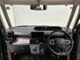 360&deg;UV&IRカット機能ガラス採用。見易い計器類と運転し易いレイアウトのドライビングポジションは、極細Aピラーの採用で視角も少なく前方&左右の見切りが良く安心して運転できます。
