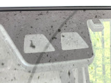 【スマートアシスト】走行中に前方の車両等を認識し、衝突しそうな時は警報とブレーキで衝突回避と被害軽減をアシスト。より安全にドライブをお楽しみいただけます。