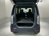 リアシートを倒すと、ラゲッジスペースを広くお使いいただけます!
