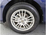 かっこいいホイールですね。 車のイメージを大きく左右するホイール部分はコダワリを持ちたいですね。