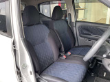 運転席もゆったりとお座り頂けます。