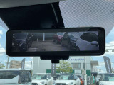 【スマートルームミラー】バックドアについてますカメラと連動して、後方の映像がルームミラーに映ります。