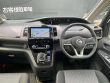 前席内装の全体像です。是非実車をご覧にお越し頂き実際にお座りください。