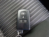 スマートキー1本付き!キーをポケットやカバンに入れておくだけでドアの施錠・開錠やエンジンスタートの操作が簡単です!