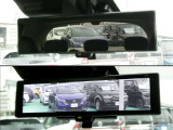 インテリジェント ルームミラーは、車両後方のカメラ映像をミラー面に映し出すので、車内の状況や、天候などに影響されず、いつでもクリアな後方視界が得られます