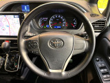 【純正革巻きステアリング】上質な革を使用することで、手にしっかり馴染みとても運転しやすいハンドルです♪