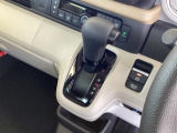 発進時から滑らかに加速する無段階変速のCVTはストップ&ゴーの多い街の中も快適です