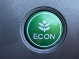 ワンタッチで省燃費走行をサポートするECONスイッチを装備。