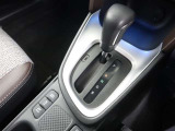 「中古車ハイブリッド保証」付き。ハイブリッド機構を無償で保証します。保証期間は、初度登録年月から10年目まで、またはロングラン保証が終わってから3年間。ただし累計走行距離が20万km以内です。