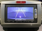 バックでの車庫入れも安心です! リアカメラが付いているバックモニター付のナビを装備しております。操作線もついており距離感も画面から確認できます。