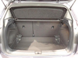 荷室は荷物を隠せるトノカバー付!充分な荷室の広さです!