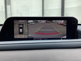 狭い場所での駐車やすれ違いなどでより的確な運転操作に役立つ360&deg;ビューモニターが装備されています。