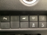 ハンドルの右側にHondaセンシング用のメインスイッチとパワーテールゲートスイッチがついています。パワーテールゲートスイッチは車内からでもテールゲートの開け閉めを電動でできます。