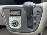 【エアコン】オートエアコンです!温度調節が細かくでき全席に快適な空間を届けます(*^^)シフトも同じ位置にあるので、操作しやすくなっております♪