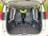 後席を格納すると、これだけの広さが!シーンに合わせたシートアレンジで、大きな荷物も積むことが出来ます♪
