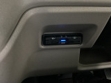 高速道路のご利用時にとても便利なETC車載器付。カードをセットするだけで高速道路を利用でき、お財布にも優しく,料金所をノンストップで通過でき便利です。