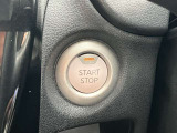 キーを取り出さなくてもエンジン始動ができるプッシュエンジンスターター。車内にキーがあればボタンを押すだけでエンジン始動できます。