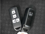 ◆スマートキー◆カギをバッグやポケットに入れたままでもドアロックの開閉ができる『スマートキー』付き!雨天や暗くなってもカギを取り出す必要がなくドアの開錠&エンジンも始動できます