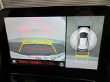 バックモニターで、駐車時に見えにくい後方をしっかり確認できます。