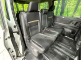 後部座席も気になるようなキズ・汚れやへたり等、大きなダメージはなく、良好な状態です。
