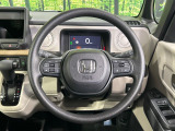 インテリアに合わせたデザインのステアリングは、運転される方のことも考え、運転しやすい形状、大きさです。是非一度、実際に触ってお確かめください。