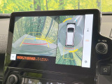 【パノラミックビューモニター】専用のカメラにより、上から見下ろしたような視点で360度クルマの周囲を確認することができます☆死角部分も確認しやすく、狭い場所での切り返しや駐車もスムーズに行えます。