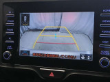 駐車が苦手な方でも安心のバックガイドモニター搭載。 後方の映像をクリアに表示し、ガイドラインで車庫入れや縦列駐車をしっかりサポート。毎日の運転がぐっとラクになります。