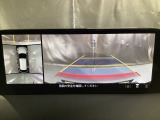 狭い場所での駐車やすれ違いなどでより的確な運転操作に役立つ360&deg;ビューモニターが装備されています。