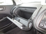 豊富な収納で、いつもすっきりとした車内、ほしい場所にちょうど良い収納を備えました。