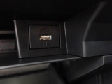 USBポートはスマートフォンの充電などにご利用いただけます♪