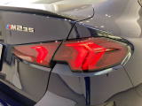 BMWの伝統の丸目4灯ヘッドライトでございます。LEDライトで視認性もよく明るく安全性の向上につながります。