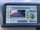 【リアカメラ】運転が苦手な方も車庫入れラクラクです!ギアをリバースに入れれば自動的にモニターが切り換わりますので、面倒な操作は不要です。狭い駐車場もお車を傷つけず安心です!