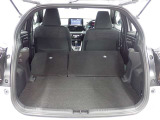 セカンドシートを倒すとさらに広々のラゲッジスペース